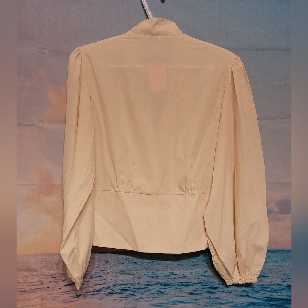 Retro look button up top ~ Large - Picture 2 of 3